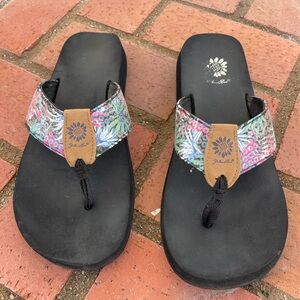 Yellow Box Black and Pink Sandals with Vibrant Straps Sz 8-1/2